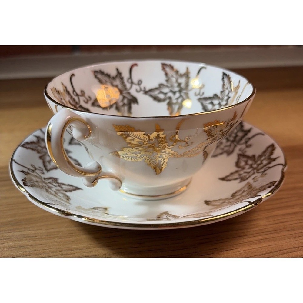 VTG Stanley Gold Maple Leaf Tea Cup & Saucer Fine Bone China - England 358/11